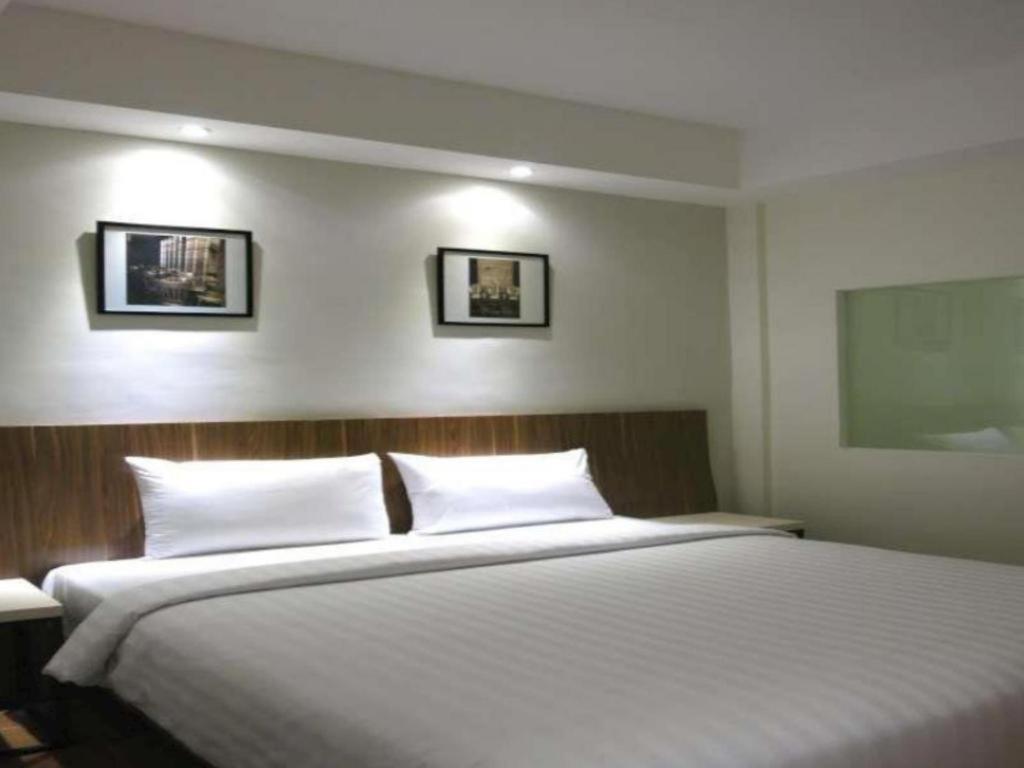Hart Hotel Arjuna Матарам Экстерьер фото